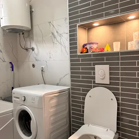 Asja موستار